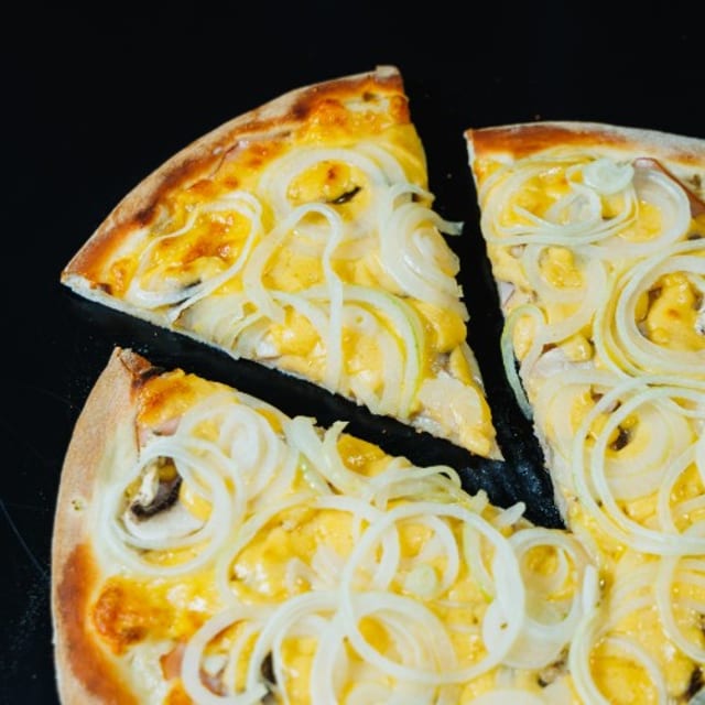 White Garlic Pizza (10.5" Gluten Free Crust).